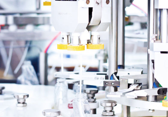 Four Claws Structure Plastikowa butelka Rotary Trigger Capping Machine