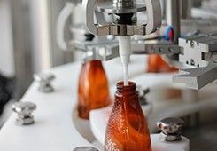 4 głowice Plastikowy szampon do napełniania butelek Maszyna do zamykania i etykietowania